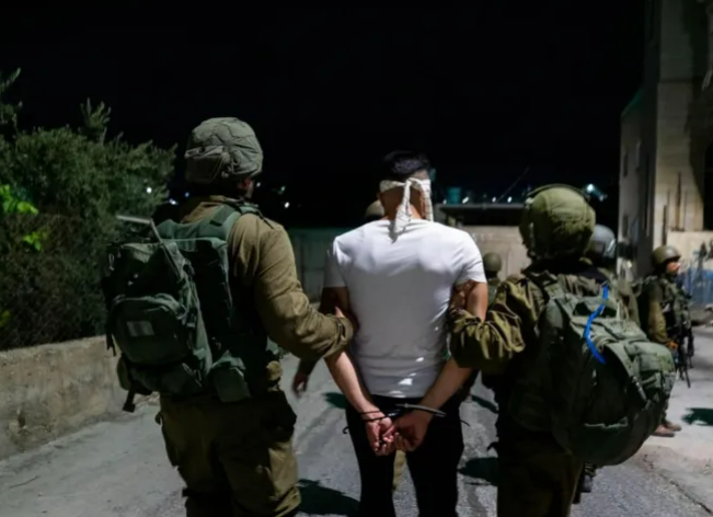 الاحتلال يعتقل شقيقين في القدس